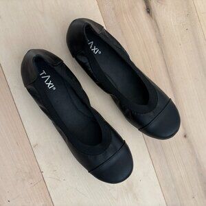 Taxi Ballet Flats